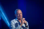 Партию Бени Ганца покидает еще один депутат