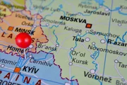 Удар по жилому дому в Чернигове, погибли женщина и ребенок. Под Тамбовом пылает Wildberries