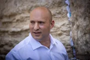 Беннет показал свой список: пять женщин в десятке