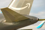 Грузовой самолет Amazon выкатился за пределы полосы и унес жизни пяти человек