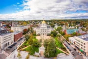 В Нью-Гэмпшире умеренный демократ разгромил социалистку, называвшую его «пособником геноцида»