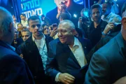Опросы «Кан 11» и 13 канала после закрытия списков: блоки идут ноздря в ноздрю