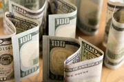 Трамп пытается совершить самый крупный в истории подкуп избирателей