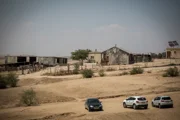 На парковке у школы в Хуре открыли стрельбу по учителю
