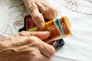 Ави Симхон предлагает пенсионную реформу: деньги сегодня или пенсия завтра?