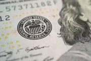 ФРС впервые за три года повысила ставку. Уорш пошел против Трампа