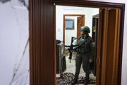 Полиция нагрянула без ордера в дом криминального авторитета и снесла часть здания