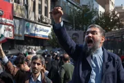 «Гробы с Нетаньяху и Трампом»: в Иране прошел митинг и военные учения