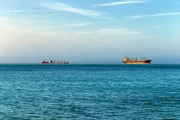Танкер и два других судна попали под обстрел в Ормузском проливе