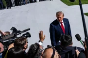 Трамп призвал Украину сменить президента
