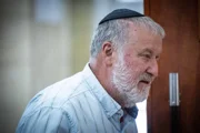 Мандельблит объяснил, почему обвинил Нетанияху в получении взяток