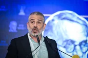 Йинон Магаль в эфире 14 канала назвал Гади Айзенкота восточной обезьяной