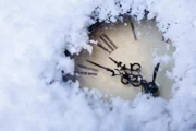 В ночь на воскресенье спим на час дольше: Израиль переходит на зимнее время