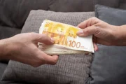 Вместо возврата налогов - деньги из собственной пенсии: в Израиле раскрыли аферу с 500 пострадавшими