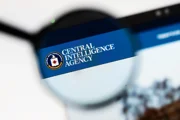 В США предъявлено обвинение подрядчику ЦРУ, он сливал секретные доклады об Израиле подруге-журналистке.