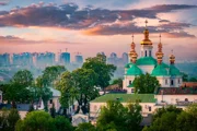 Россия ударила по мосту через Днепр в Киеве