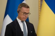 Лидеры Финляндии и Норвегии полтора часа говорили с Путиным. Премьер Дании негодует