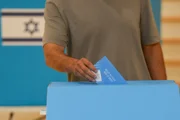 «Ликуд» просит ЦИК продлить голосование после 22:00, партия Айзенкота против