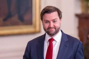 Вэнс связался с Резаи по поручению Трампа, чтобы возобновить переговоры с Ираном