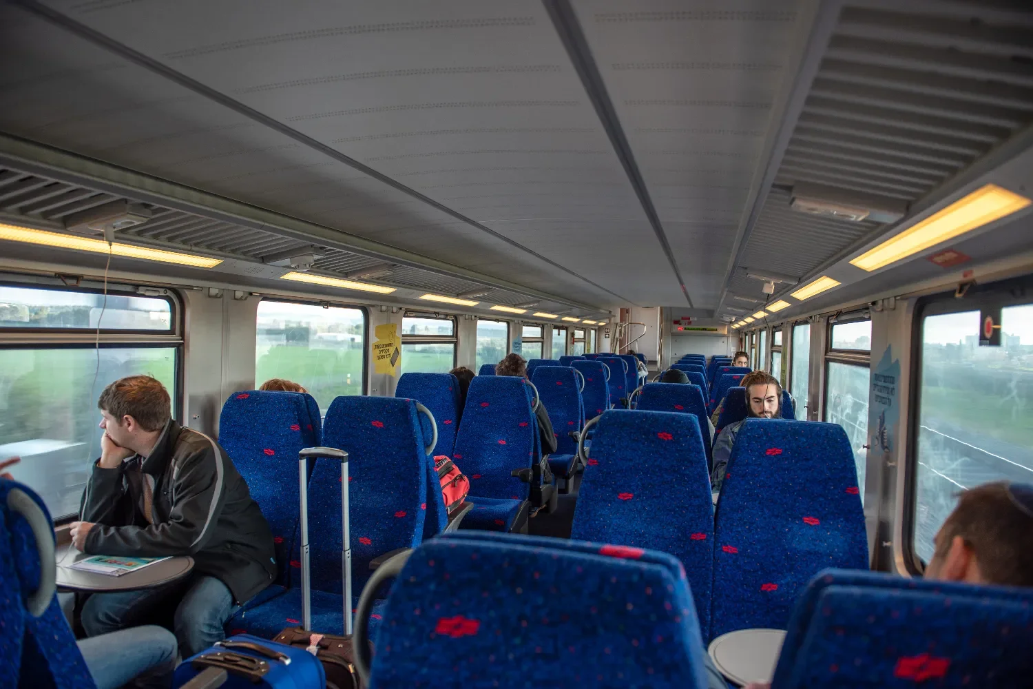 Скандал: член СНБ посвятил весь вагон поезда в секретные детали отчета о 7 октября  Скандал: член СНБ посвятил весь вагон поезда в секретные детали отчета о 7 октября