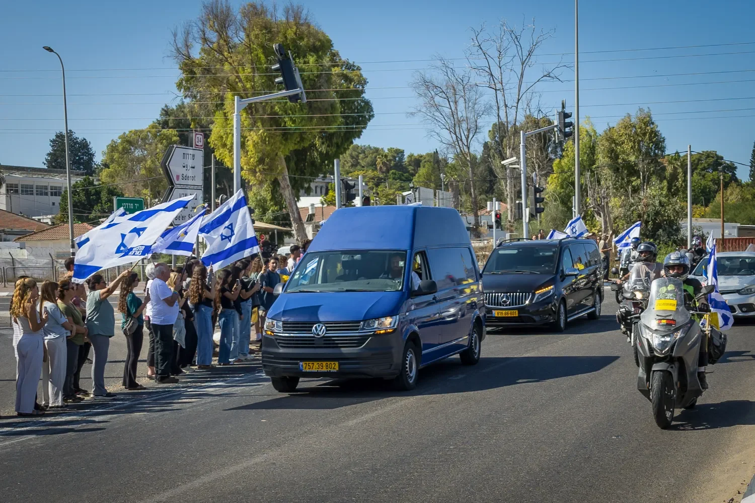 Офир Энгель рассказал о последних днях Йоси Шараби  Похоронная процессия Йоси Шараби