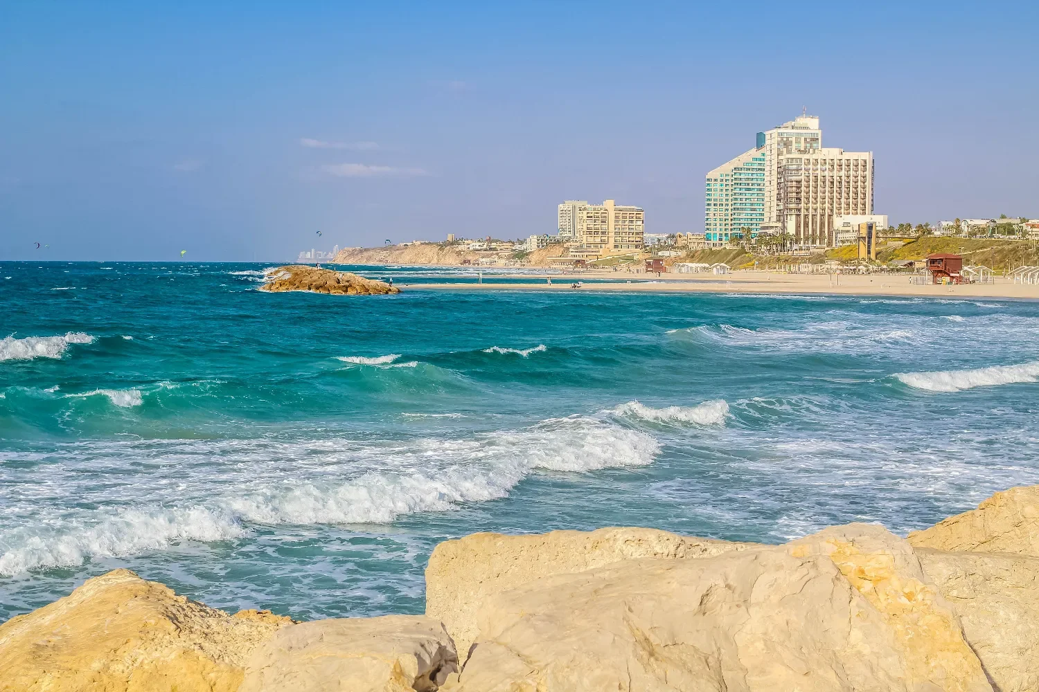 Таинственная драма в Герцлии: подросток горел как факел  Таинственная драма в Герцлии: подросток горел как факел