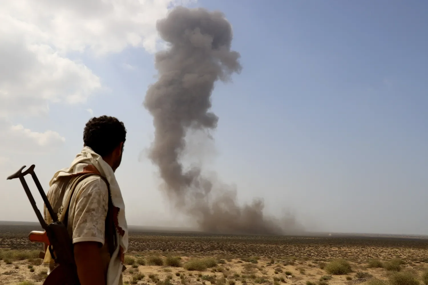 Охота на шпионов в Йемене: хуситы арестовали своего высокопоставленного чиновника  Охота на шпионов в Йемене: хуситы арестовали своего высокопоставленного чиновника