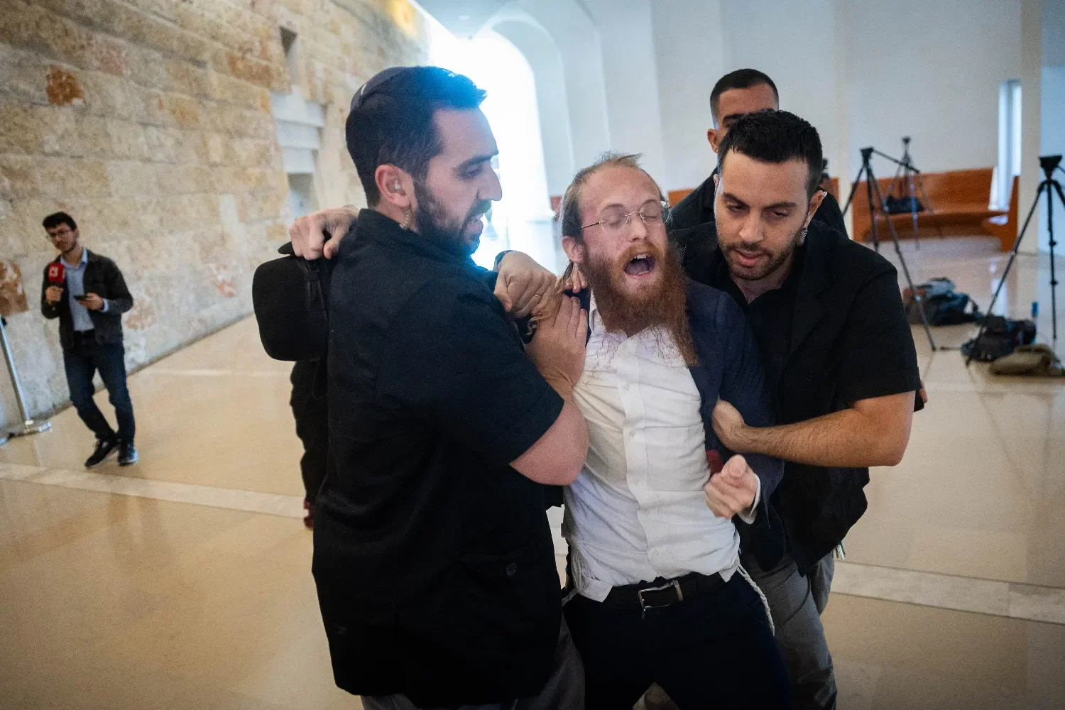 Ультраортодоксы устроили скандал в Верховном суде  В Верховном суде