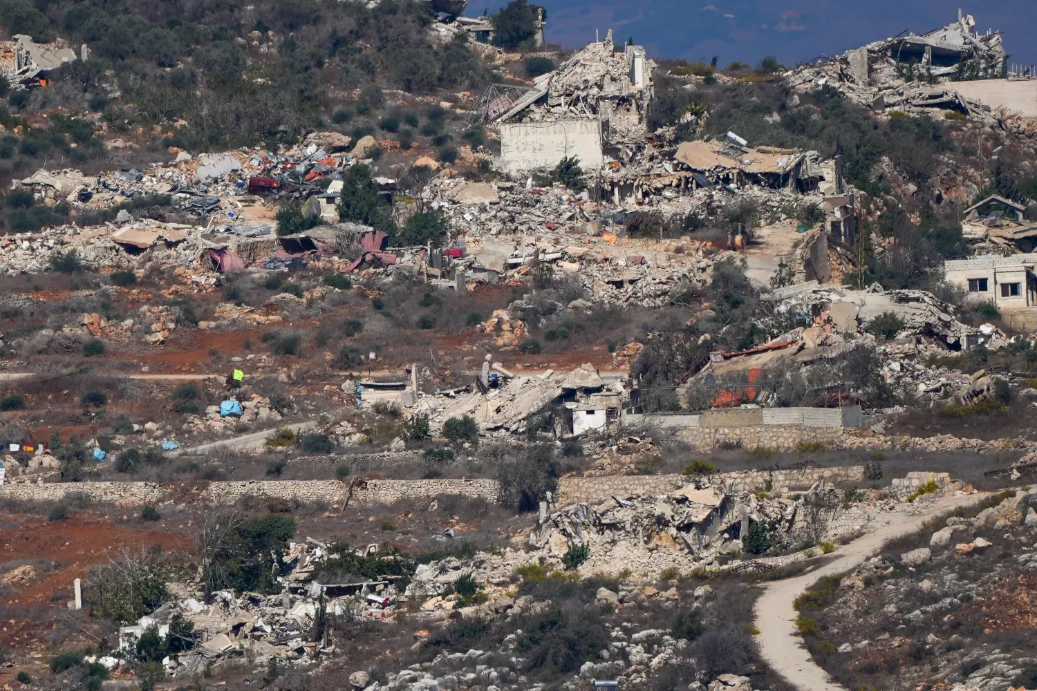 Ливанские власти обвиняют ЦАХАЛ в налете на деревню  Разрушенные войной дома на юге Ливана