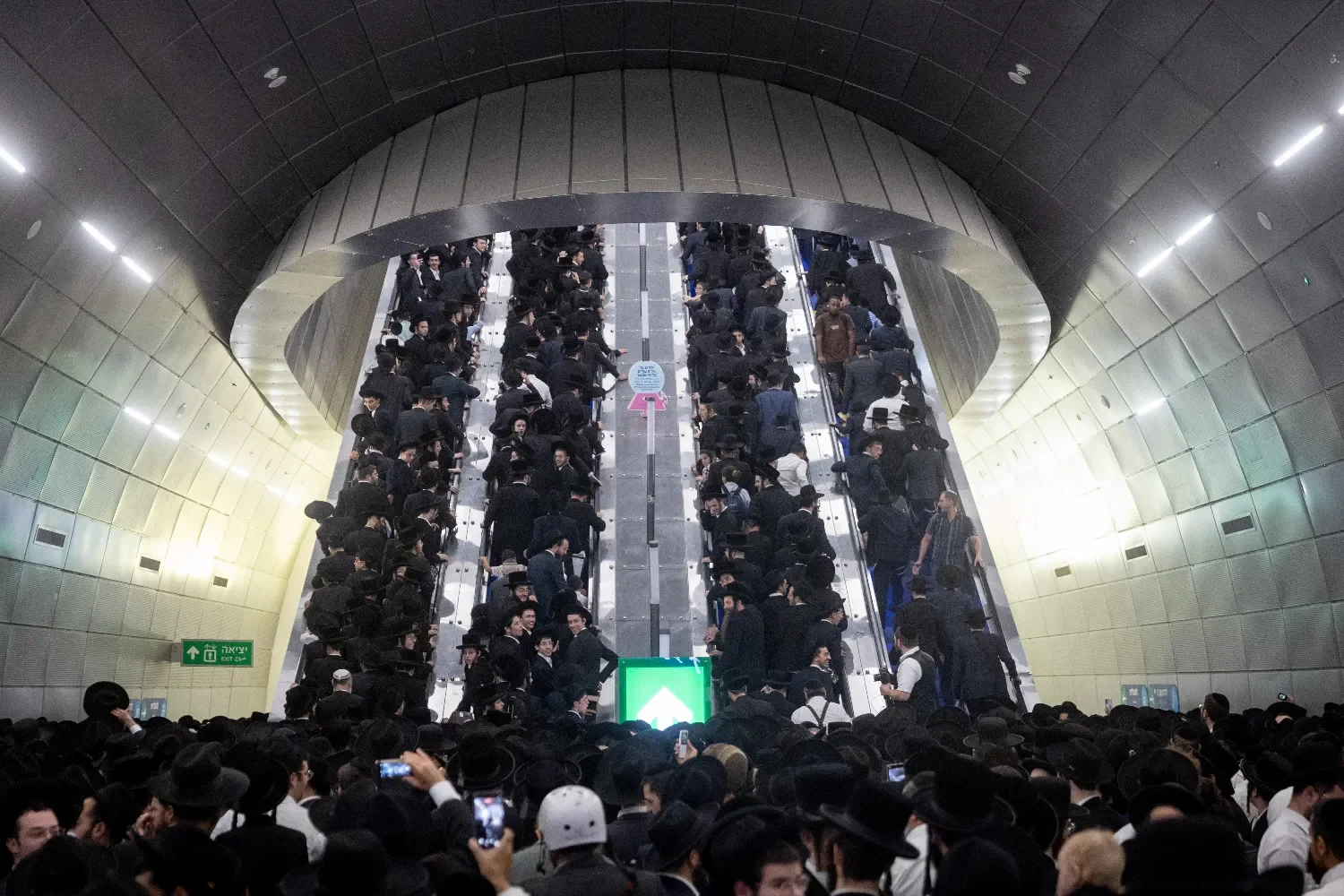 Повелители поездов:  угрозы ультраортодоксов отменили закрытие станции Ицхак Навон  Повелители поездов:  угрозы ультраортодоксов отменили закрытие станции Ицхак Навон