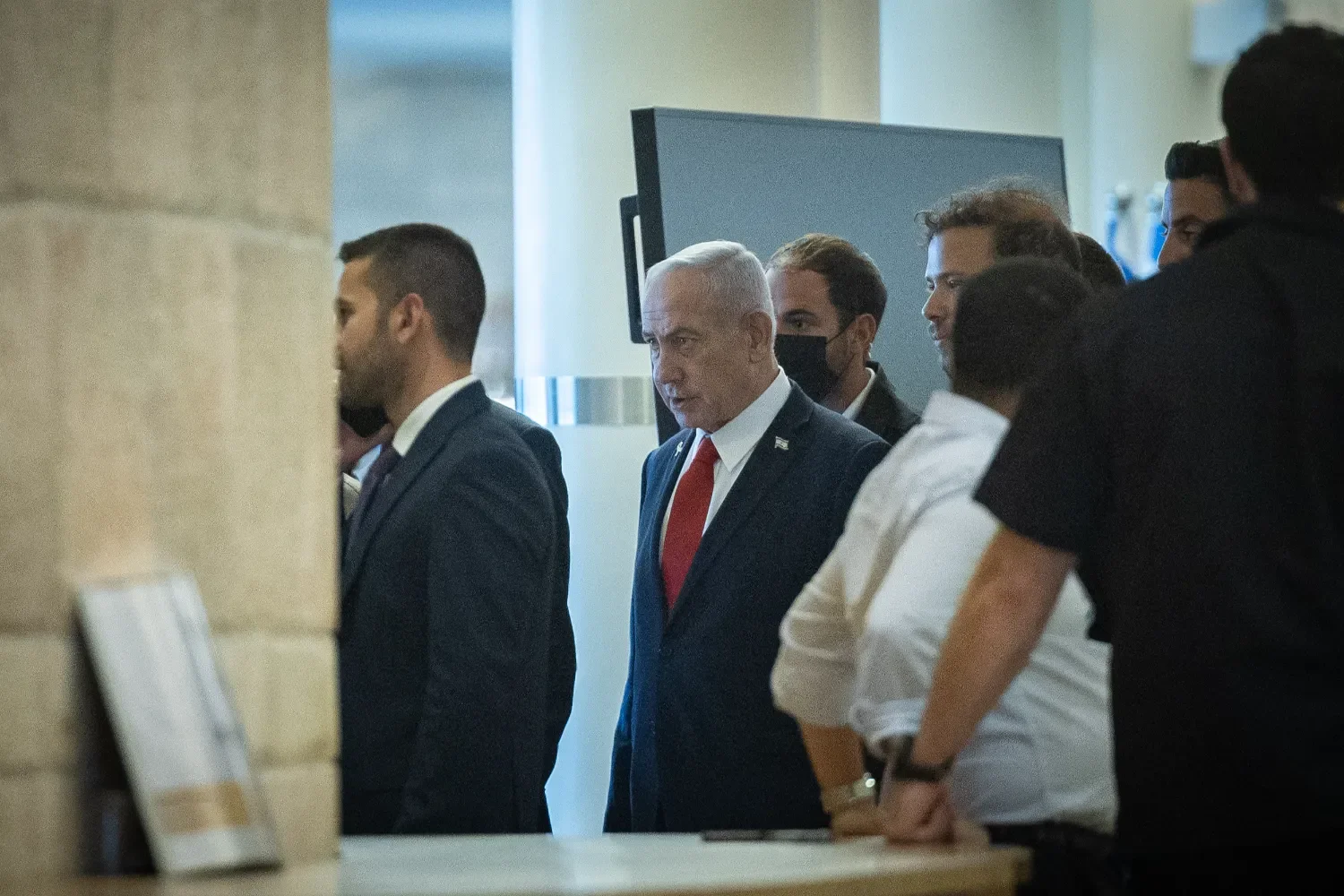 Опрос на 12-м: Ни один из блоков не доминирует, израильтяне поддерживают возобновление войны  Иллюстрация