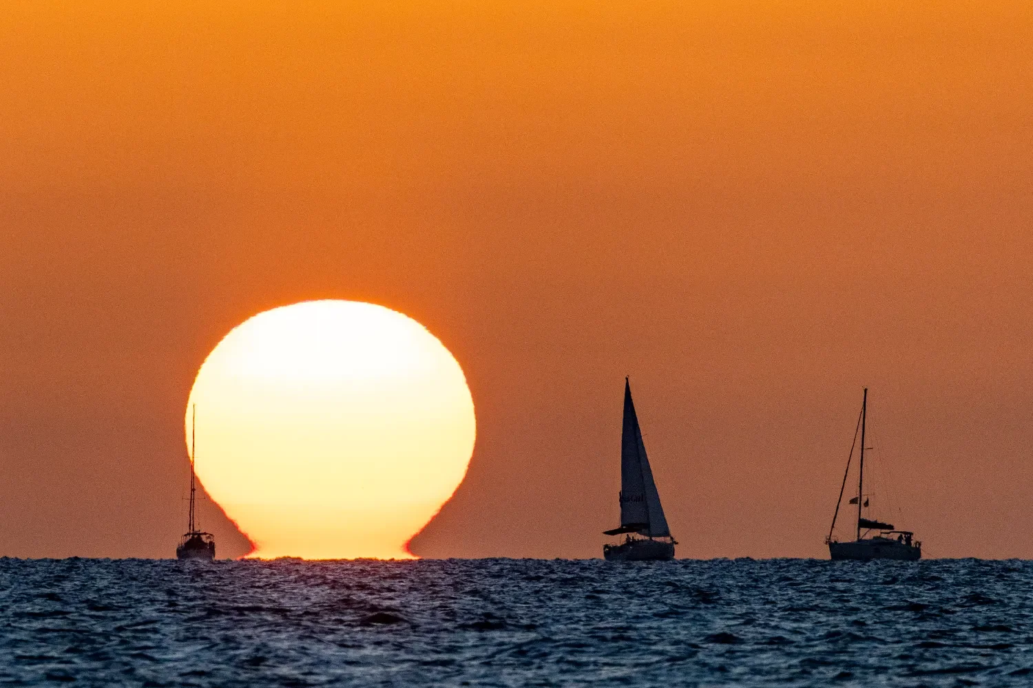 Семь человек упали с лодки в районе Наарии  Семь человек упали с лодки в районе Наарии