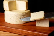 Минфин разработал программу снижения цен на сыр. Поможет?