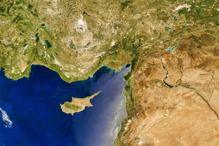 Пропавшая яхта вышла на связь и возвращается в Израиль