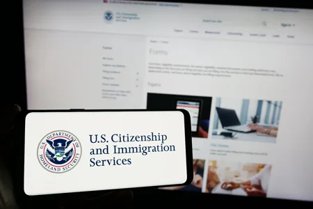 Беспорядки харедим в Иерусалиме: толпа перевернула полицейскую машину, полицейские ранены