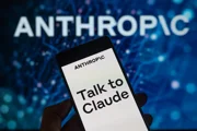 Бунт в «Кремниевой долине»: создатели ИИ Claude вступили в войну с Пентагоном