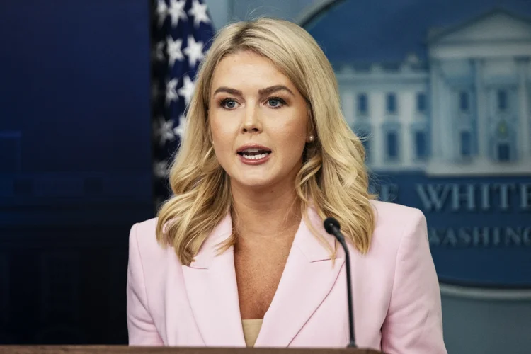 Пресс-секретарь Белого дома объяснила, что понимает Трамп под «безоговорочной капитуляцией» Ирана