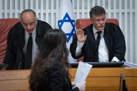 Ракетный залп по центру Галилеи, «прилет» в здание школы