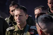 Командующий Центрального военного округа стыдится и боится еврейского террора