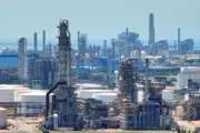 Bloomberg: Иран сокращает нефтедобычу, пытаясь спасти отрасль