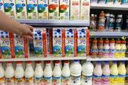 На фоне подорожания молочных продуктов «Шуферсаль» объявила войну «Тнуве»