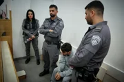 Верховный суд запретил обвиняемому в изнасилованиях певцу Мошико Мору продолжить выступать