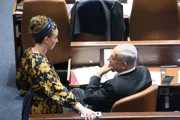 Беннет подал в суд на Идит Сильман, Охада Таля и 14 канал