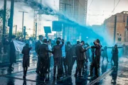 Ультраортодоксы заблокировали движение трамвая в столице, полиция применила водомёты