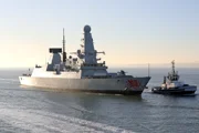 Британия шлет эсминец к Ормузу - освобождать пролив вместе с французским авианосцем