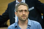 Руководитель движения «Шалом Ахшав» избит поселенцами
