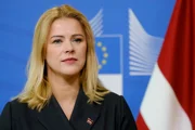 Премьер-министр Латвии объявила об отставке после скандала с украинскими БПЛА