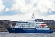Судно MV Hondius прибыло в Роттердам на дезинфекцию. Ученые изучают штамм вируса