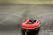 Побег из Китая на резиновой лодке