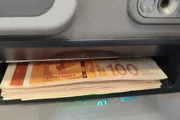 Владелец супермаркета из центра подозревается в отмывании денег с помощью банкомата